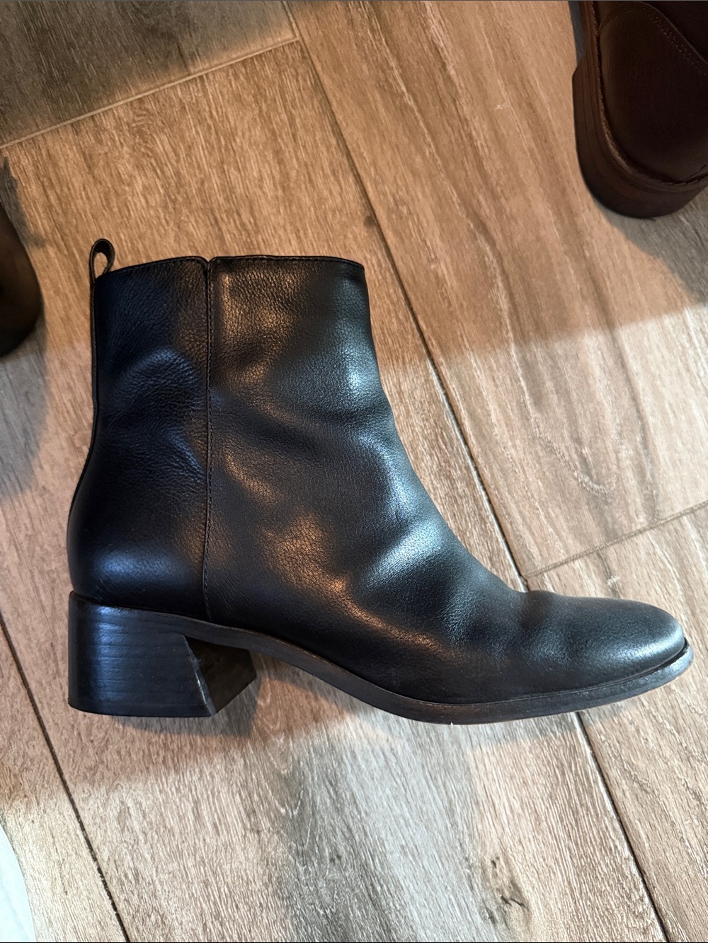 Women’s Black Leather Ankle Boots - Classic Chelsea-Style